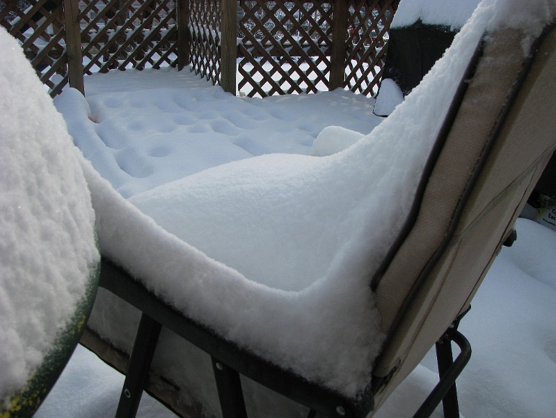 chair_with_snow.JPG