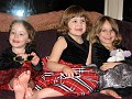 girls_posing_on_couch
