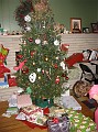presents_by_tree