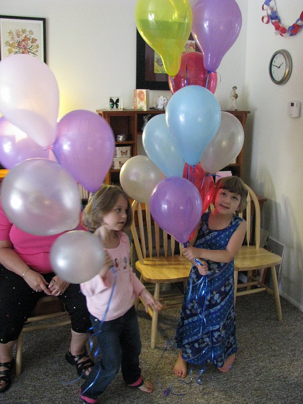 caley_emma_with_balloons.JPG