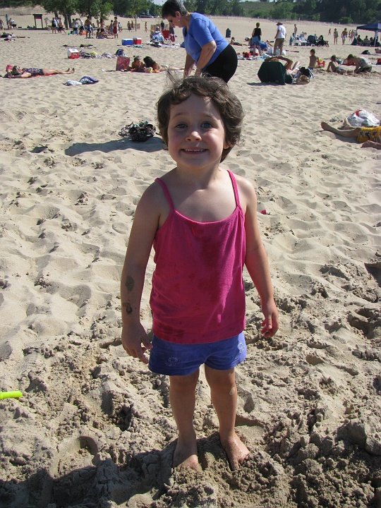 smiling_lizzie_on_beach.JPG