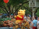 pooh_in_parade * 1600 x 1200 * (775KB)