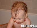 happy_girl_in_tub * 1600 x 1200 * (739KB)